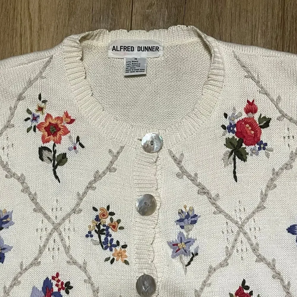 Vtg 90s Knit Cardigan Sweater SS Medium Floral Embroidery Cottagecore Grannycore - Picture 2 of 6